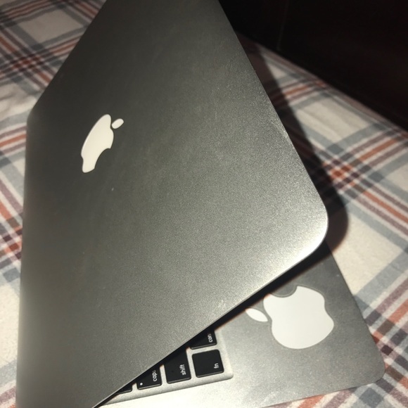 MacBook Air - Picture 2 of 4